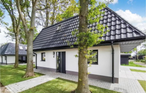 Beautiful Home In Den Oever With Wifi